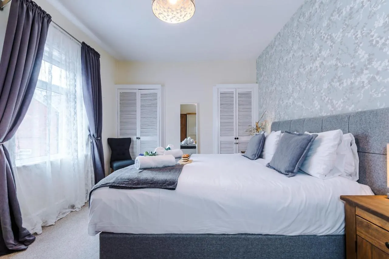 Chester Hideaway: Cozy 2-Bed Home for 6